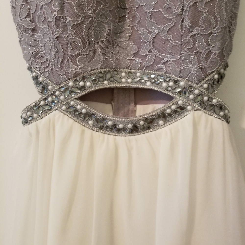Dress - Picture 7 of 11